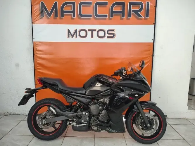 Yamaha XJ-6 preta super nova 