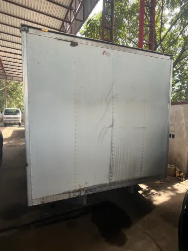 Baú para caminhão 3/4 medindo 6.20 de largura  