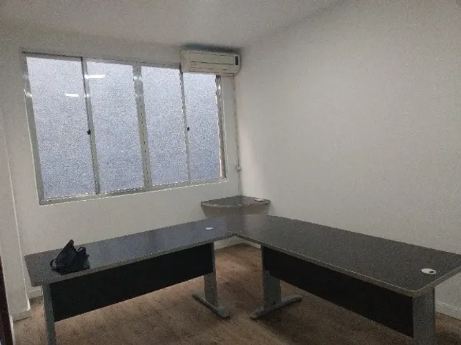 Sala Comercial - Vendo/Alugo toda reformada, no Centro Histórico de Porto Alegre, 4° andar