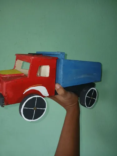 Vendo Carrinho de Madeira Colorido - Peça Única! ?