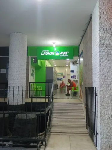 Lavanderia Self Service automação da porta ABRE ,Fecha a loja de casa com 6 anos no local 
