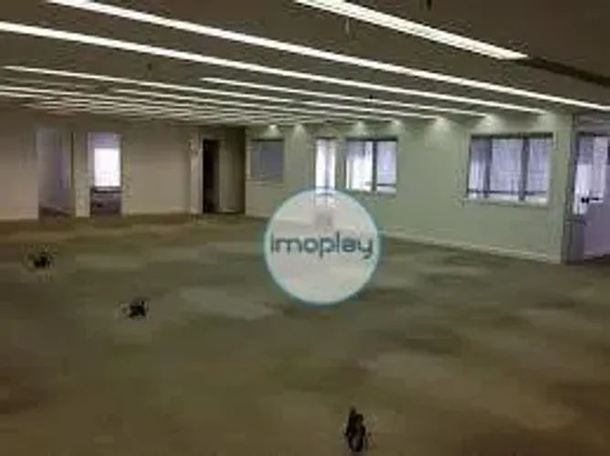 Sua Empresa no Coração de SP: 300m² com Acesso Duplo e Infraestrutura Completa