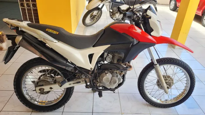 Bros 160 revisada pronta pra uso e ótimo estado.