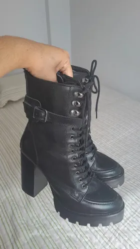 Botas semi novas