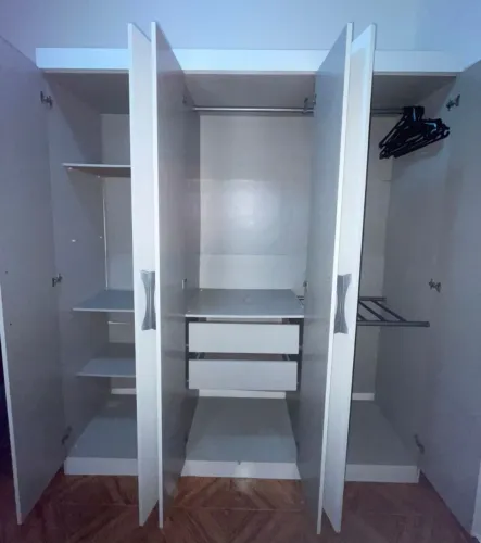 Guarda roupa branco