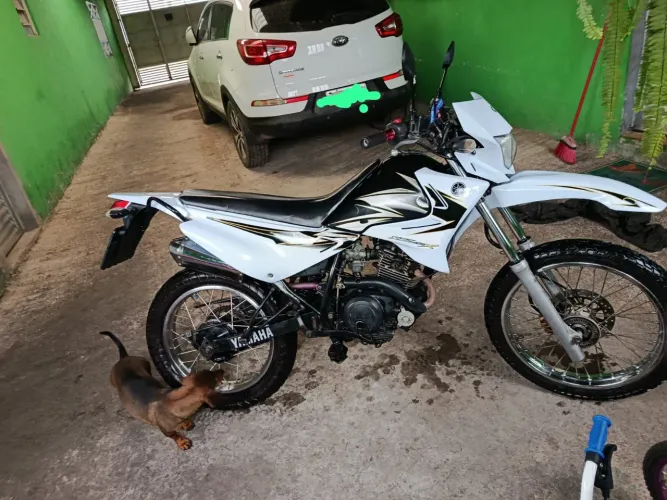 Vendo xtz xe 125 muito nova 