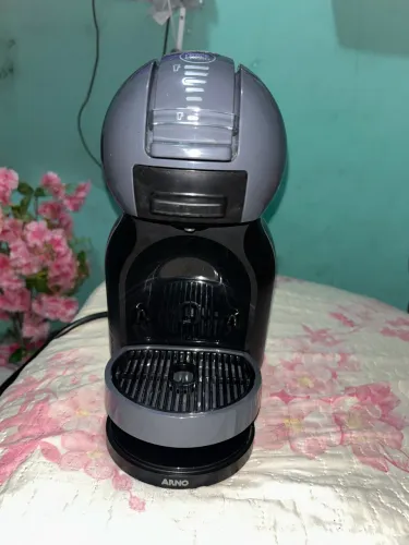 Vende-se cafeteira usada somente uma vez