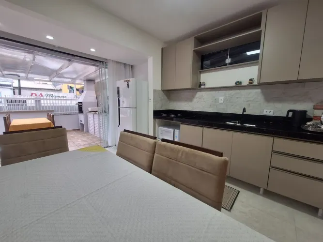 Casa para 7 pessoas em Bombinhas SC