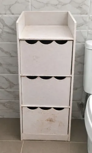 Vendo duas cômodas de mdf.