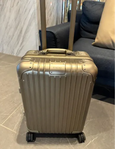 Mala de bordo Rimowa dourada nova 
