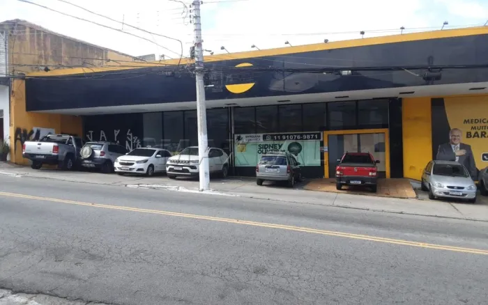 Aluga-se ampla loja com mais de 300 m² próximo aos Metrôs Parada Inglesa e Tucuruvi.