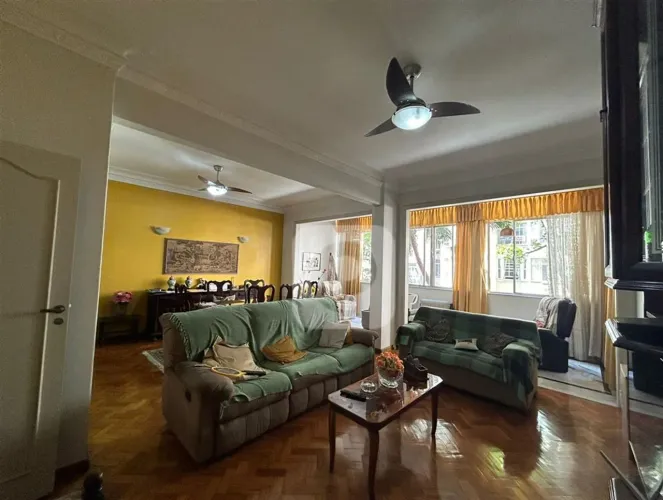Patrimovel vende excelente apartamento em Copacabana a 2 quadras da Praia