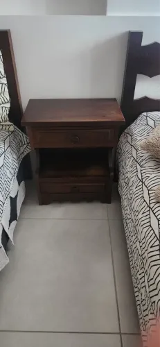 Mesa de cabeceira ( duas unidades)