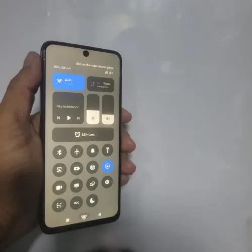 Vendo celular Redimir not 11 128 giga memória celular está funcionando perfeitamente já. 