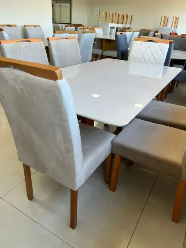 MESA DE JANTAR COM 6 CADEIRAS (ÚLTIMA PEÇA)