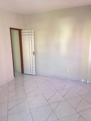 ALUGA-SE SALA COMERCIAL NO EDIFICIO WALL STREET, ANDAR ALTO, COM 50,84 M2 DE ÁREA.