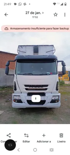 Caminhão Iveco truck baú 