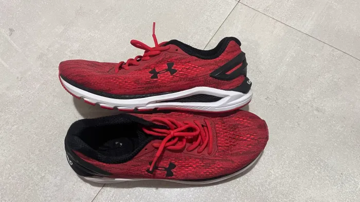 Tênis Under Armour Charged Escape 4