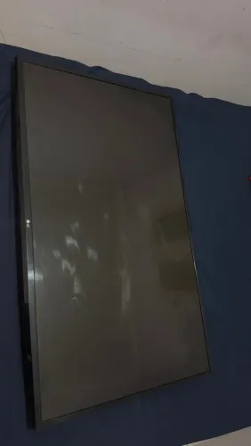 Televisão LG 49 polegadas ótimo para assistir um filme ou laser