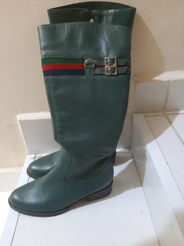 Bota de couro verde cano longo