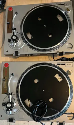 Par de Toca Discos ION ITT02A