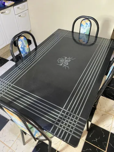 Conjunto de mesa de cozinha.