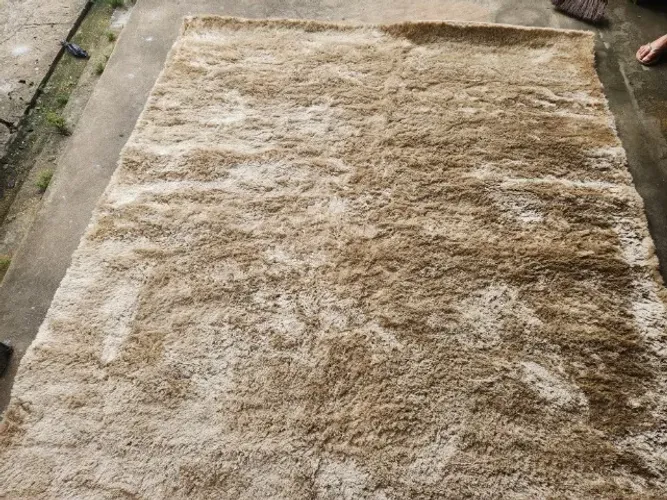 Tapete (2,42 m x 1,96 m) Valor Negociável
