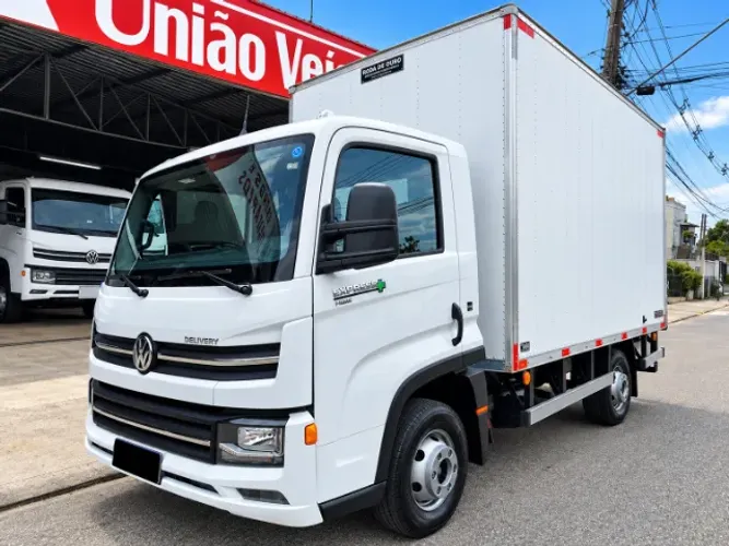 Volkswagen Delivery Express+ 3.0 Prime (Baú Facchini)
