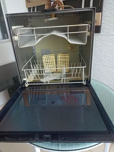 Máquina de lavar pratos enxuta. "Promoção"