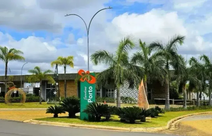Lote à venda no Condomínio Jardins Porto, 306m²