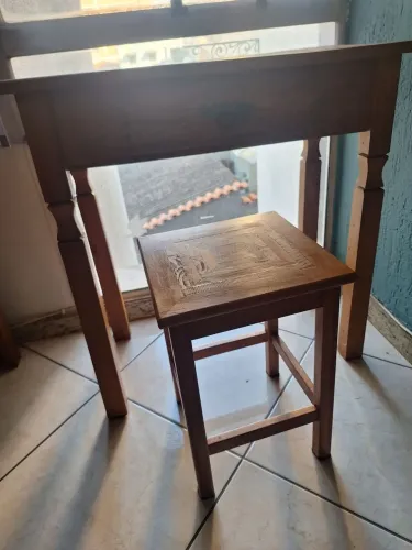 Aparador 80 X 40cm, altura 76, com banqueta