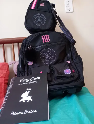 Kit mochila e lancheira Rebecca Bombom novissimo