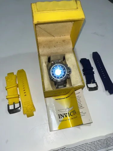 Relógio Invicta Original na Caixa - Pouco Uso (Estado de Novo)