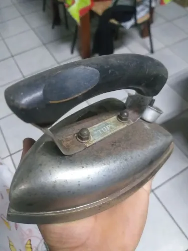 Ferro de passar roupa Tupy 