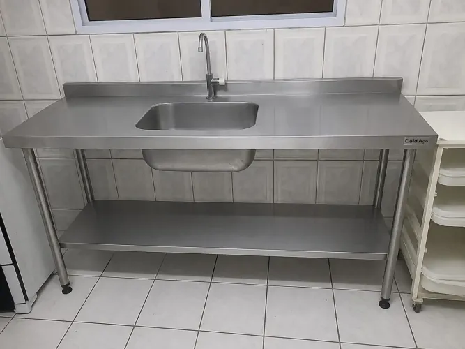 Lote cozinha semi industrial -Bancadas de inox, forno de lastro, geladeira