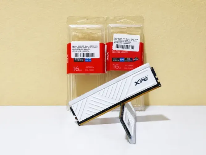 Kit Memória RAM XPG Spectrix D35G RGB 32GB DDR4