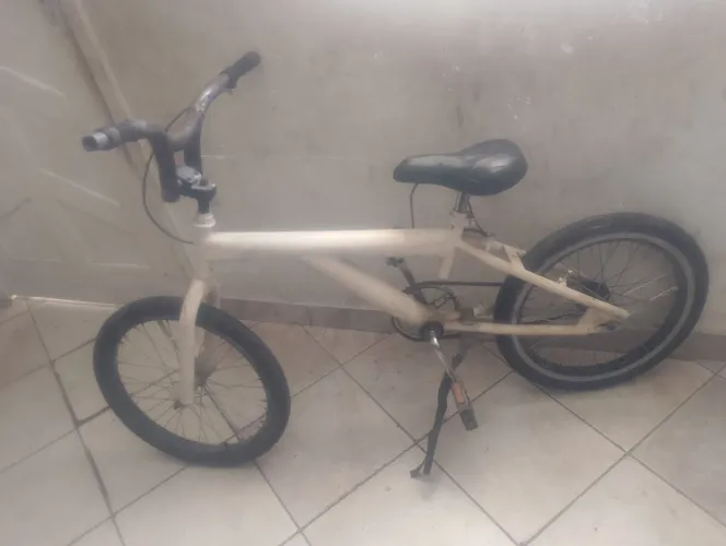 Bicicleta aro 20 cor branco
