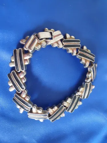 Pulseira em Metal Desenhado