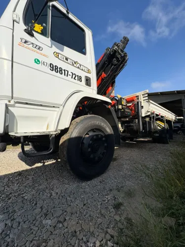 Caminhão M. Benz 1718 - com munck PK15500 