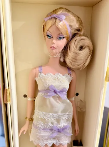 Barbie Silkstone Tout de Suite Gold Label NRFB Lacrada Na Caixa