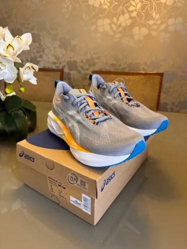 Asics Novablast 5