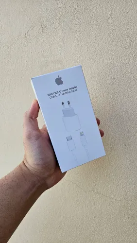 Carregador Apple 20W USB-C + Cabo USB-C para Lightning