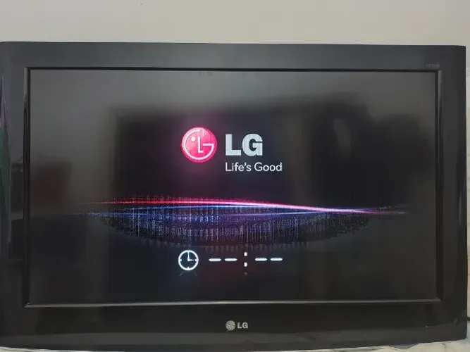 TV LG 32LD420 com defeito, só fica na log inicial.