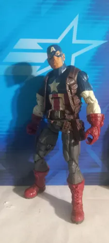 Capitão América com jaqueta Marvel Legends 