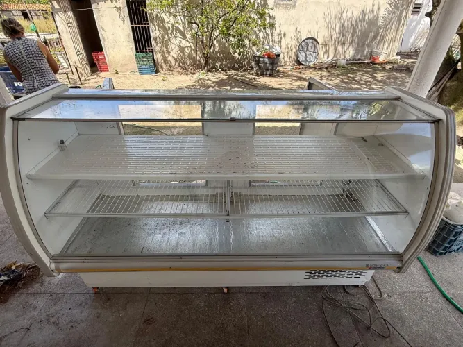 Frize Balcão refrigerado em excelente estado 1.80 de comprimento 