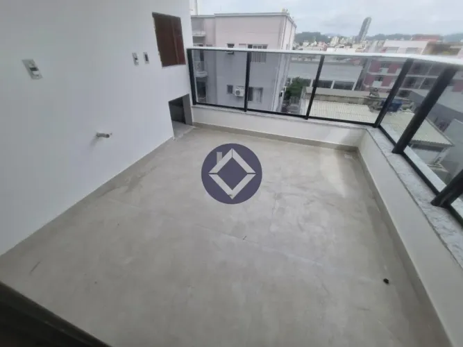 Lindo 3 suítes no Centro de Balneário Camboriú 1 por andar e a 620 m da praia