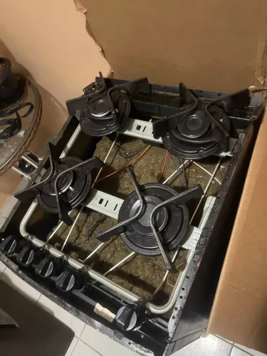 Vendo fogão sem a mesa de vidro