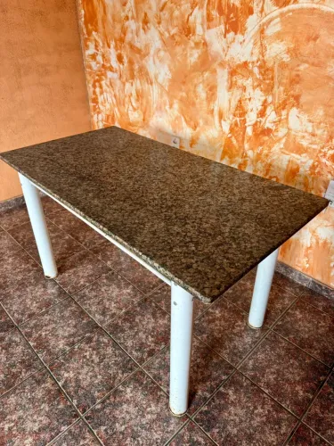 MESA EM PEDRA DE MÁRMORE 