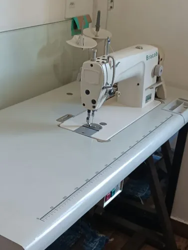 OPORTUNIDADE! MÁQUINA RETA INDUSTRIAL BRACOB - PRONTA PARA TRABALHAR! 