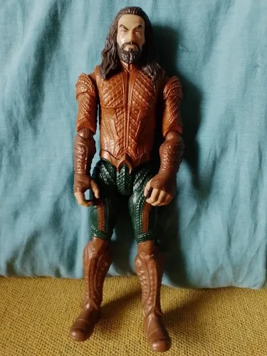 Boneco Aquaman 30cm
